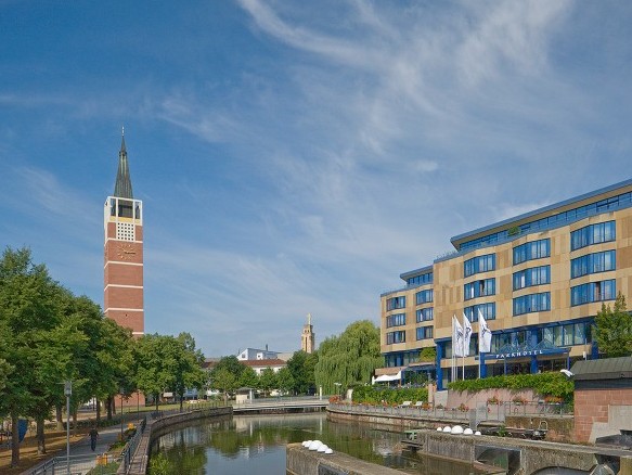 Aussenansicht Hotel mit Blick über die Enz