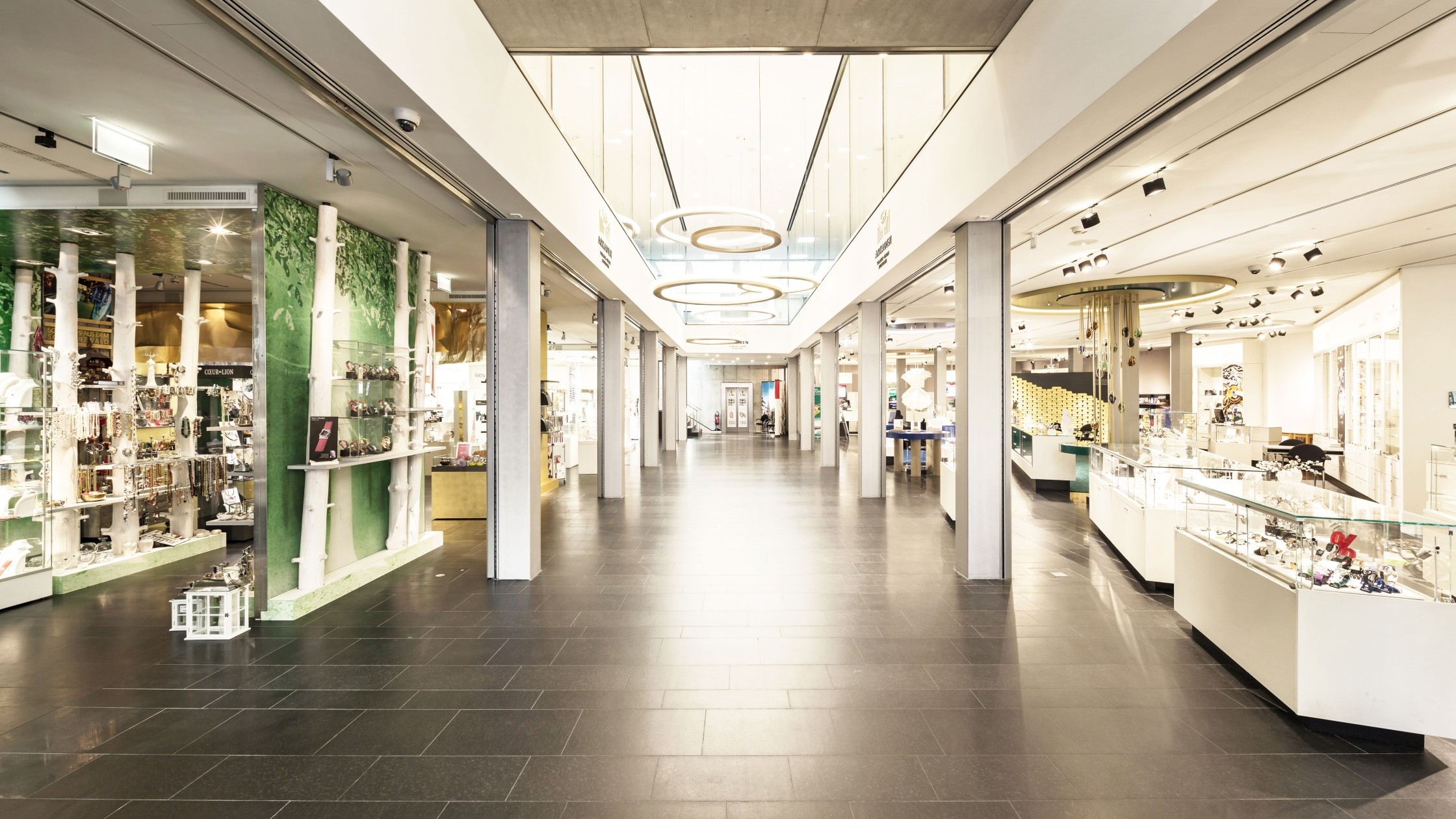 Schmuckverkauf in den Schmuckwelten Pforzheim