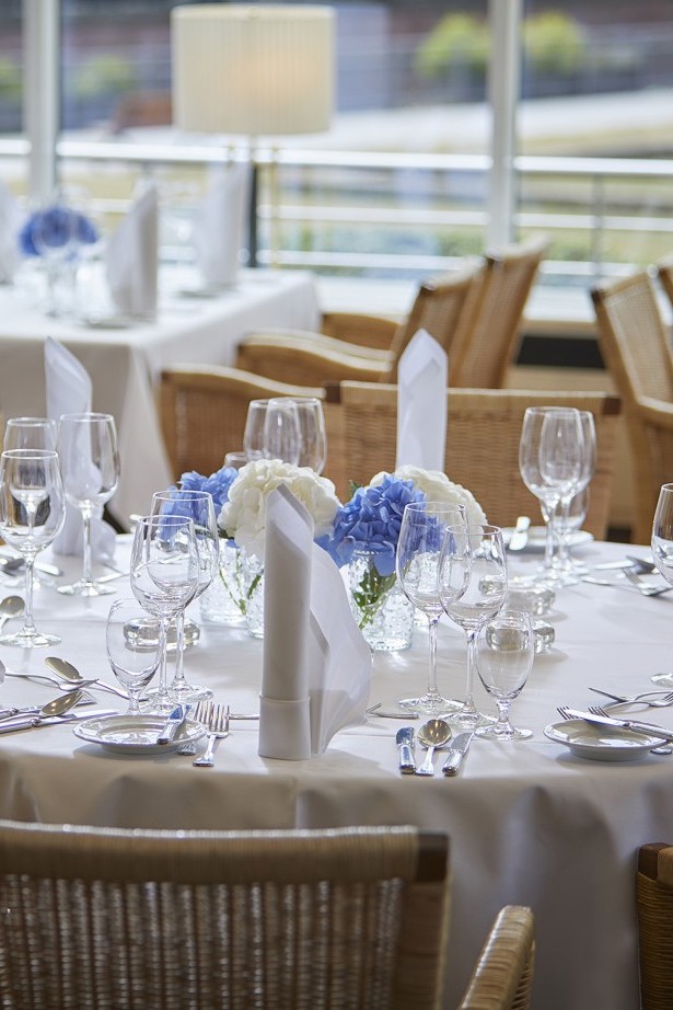 Festlich gedeckter Tisch 