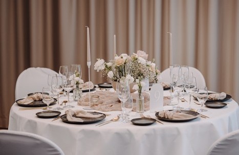 Festlich gedeckter Tisch 