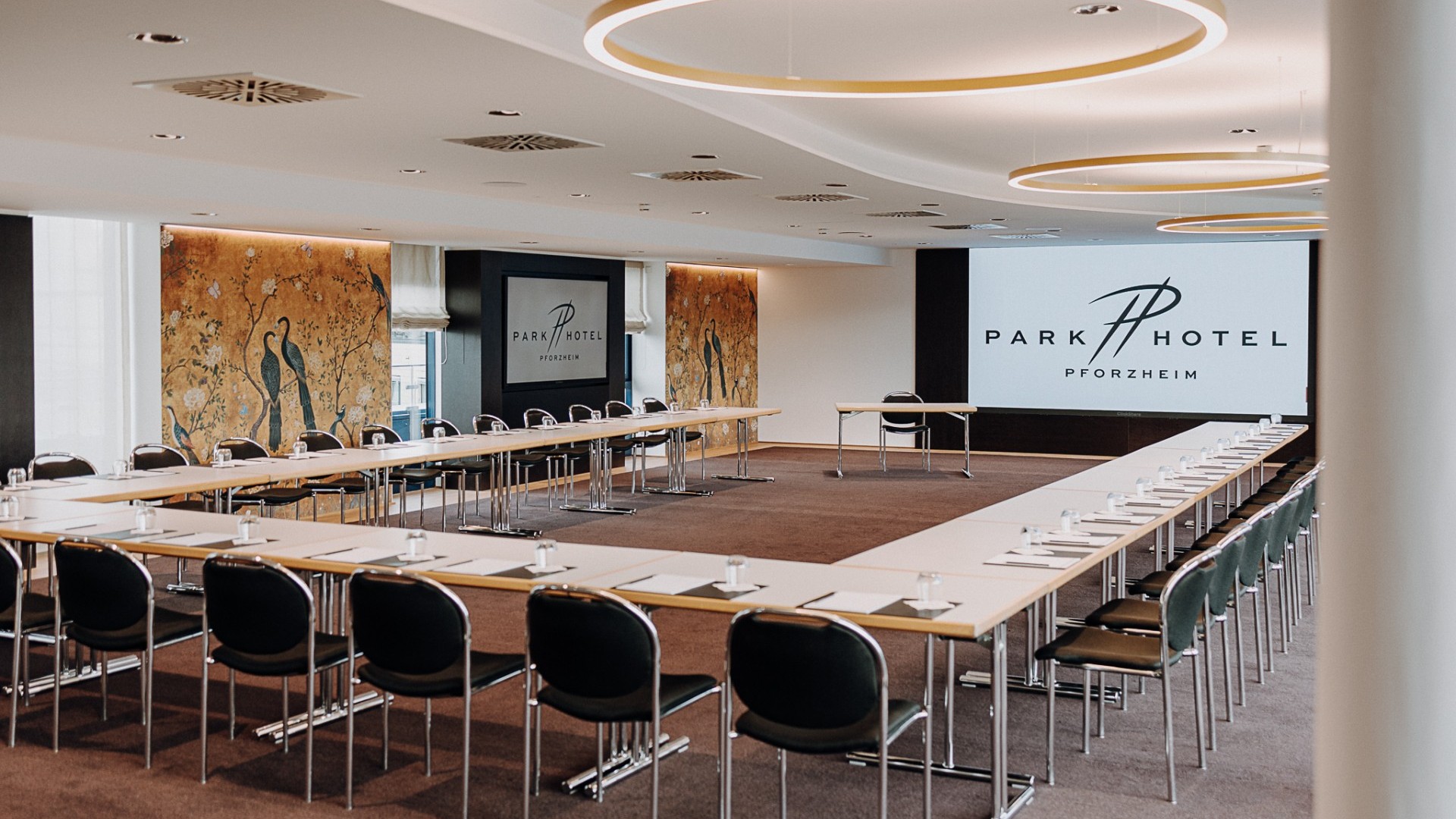 Der neue Tagungsraum Vision ist in U-Form bestuhlt