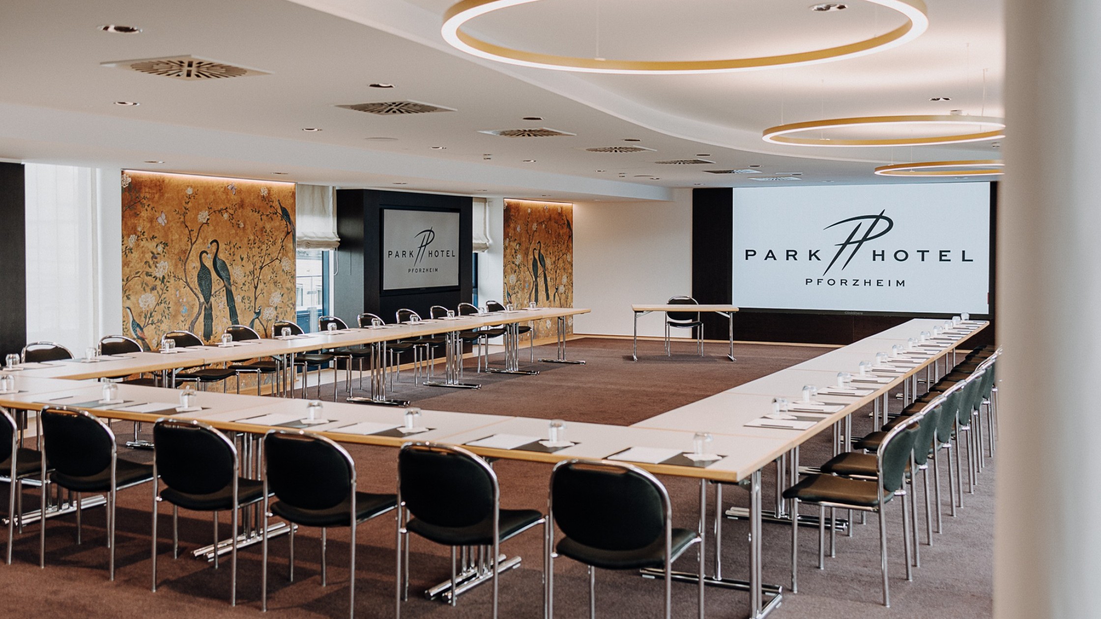 Der neue Tagungsraum Vision ist in U-Form bestuhlt