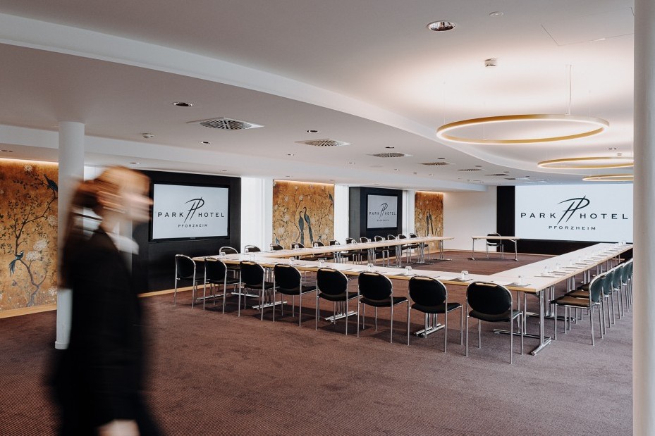 Tagungsraum mit U-Form Bestuhlung