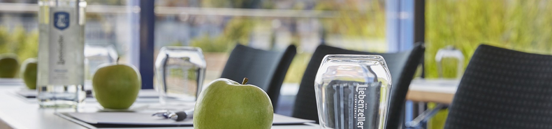 Tagungs Schreibmaterial mit einen grünen Apfel