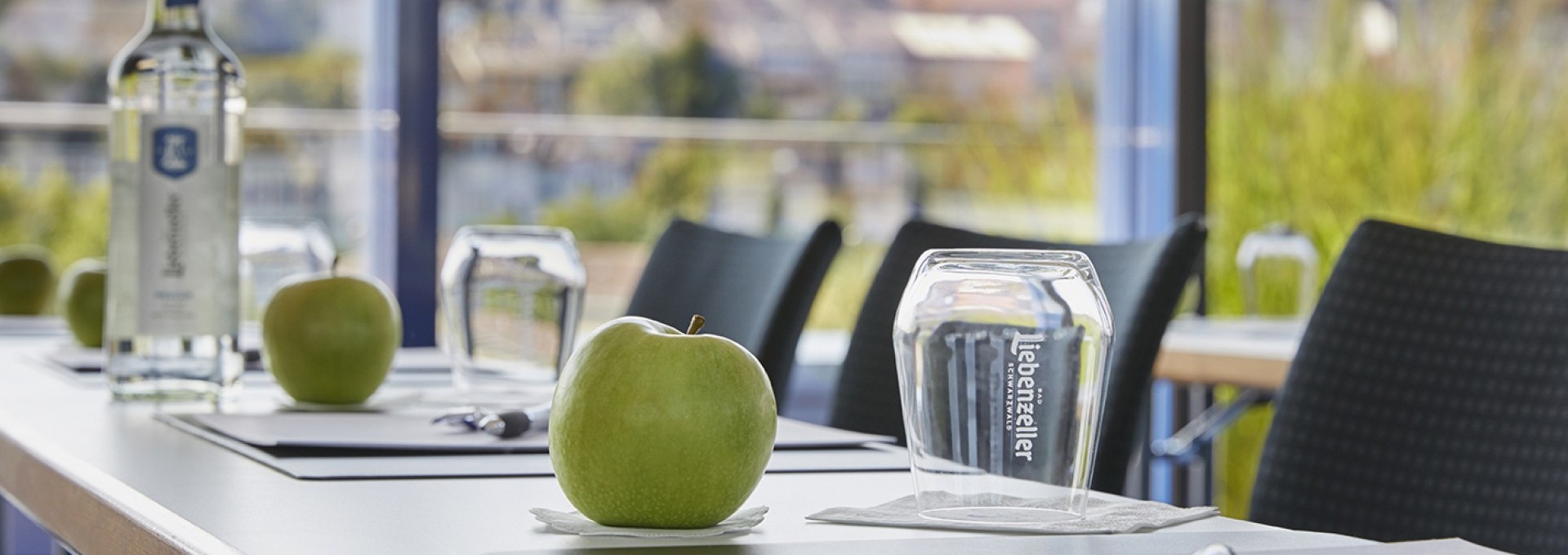 Tagungs Schreibmaterial mit einen grünen Apfel