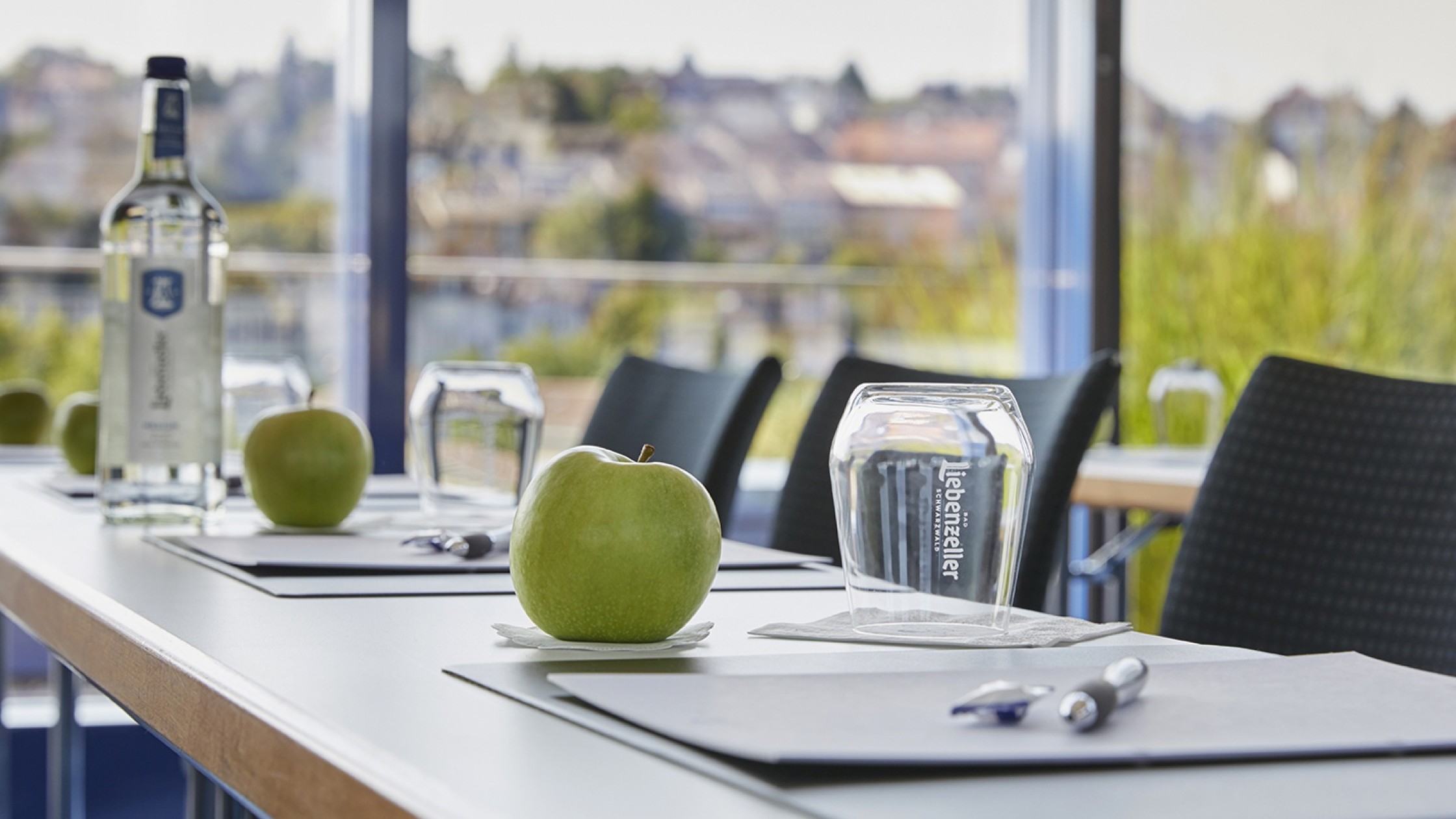 Tagungs Schreibmaterial mit einen grünen Apfel