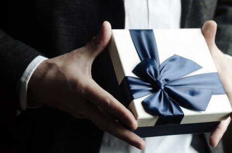 Ein sehr schön verpacktes Geschenk
