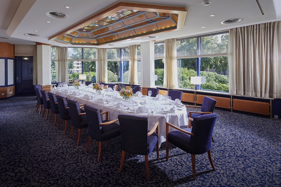 Bankettraum Salon Vincenza mit einer gedeckten Tafel