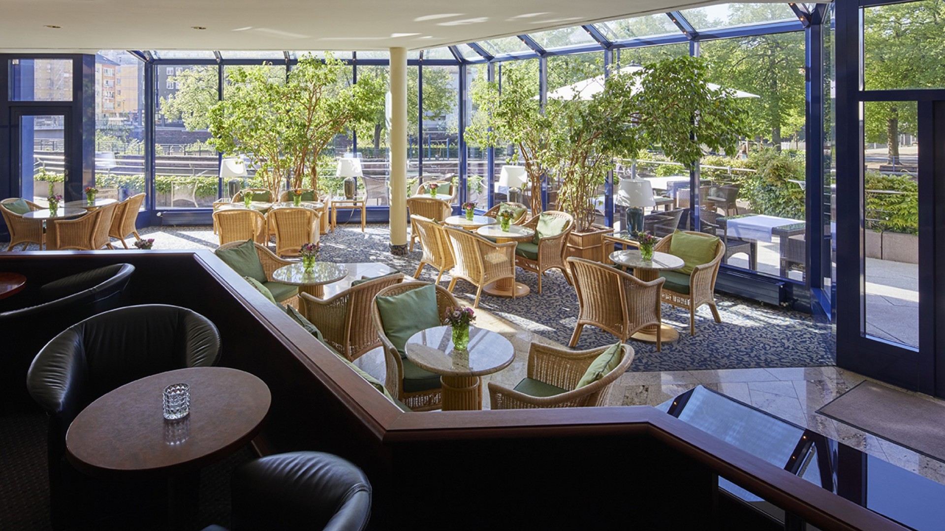 Wintergarten Cafe mit Bar