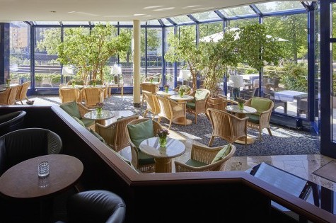 Wintergarten Cafe mit Bar