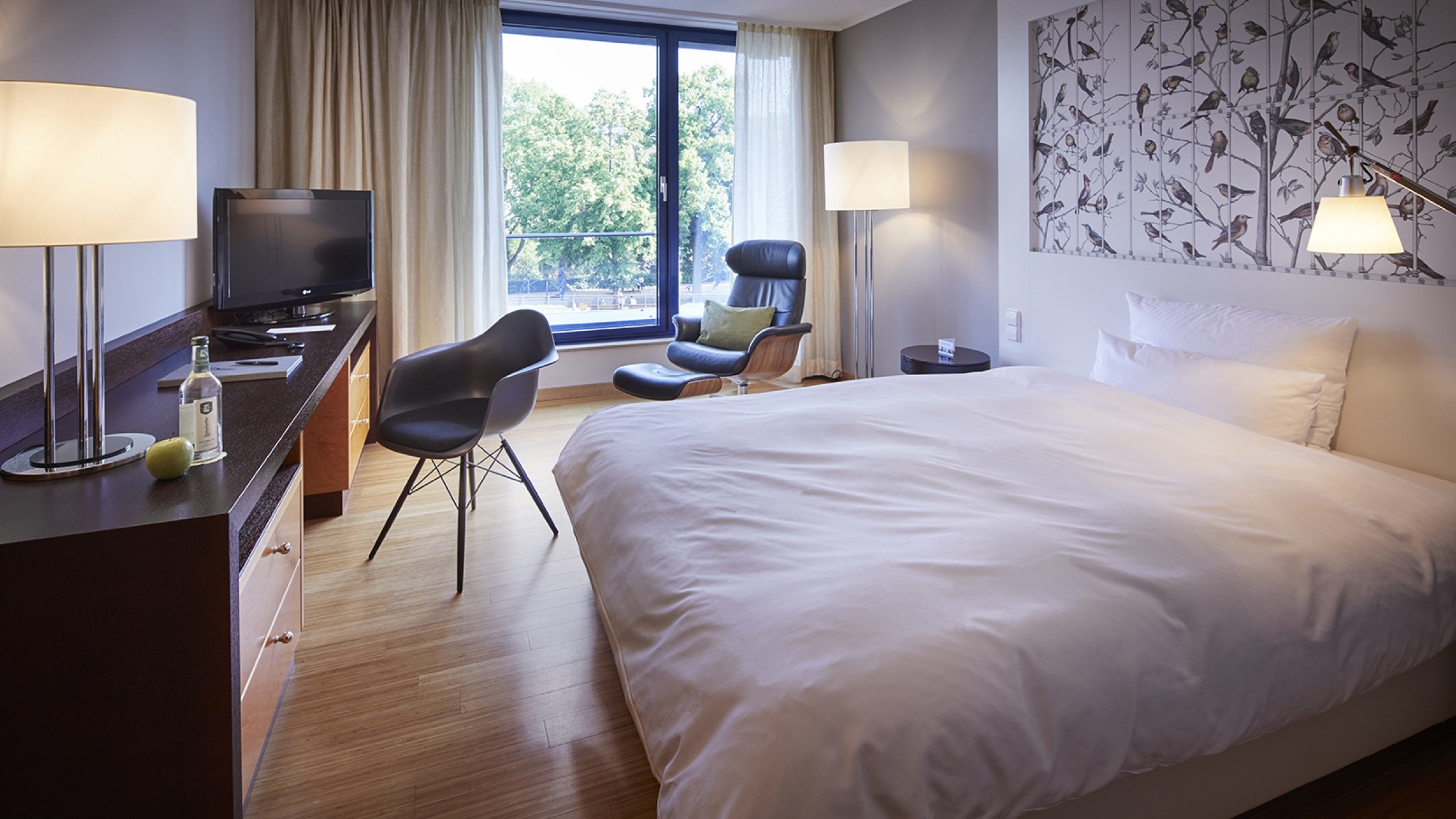 Deluxe Queens Zimmer mit Blick aus dem Fenster