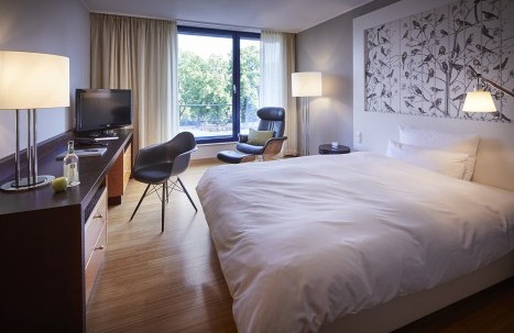 Deluxe Queens Zimmer mit Blick aus dem Fenster