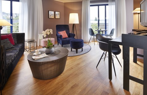 Großzügiger Wohnbereich der Suite