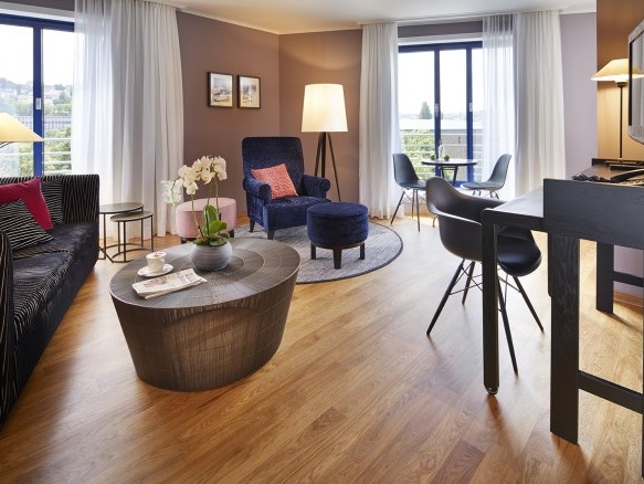 Großzügiger Wohnbereich der Suite