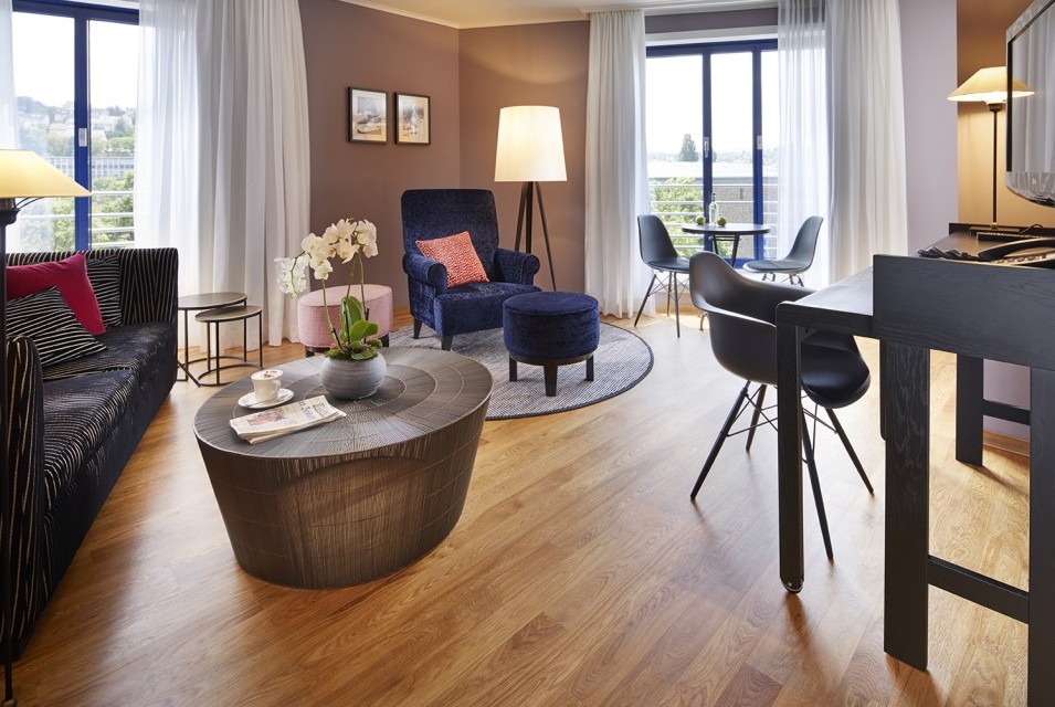 Großzügiger Wohnbereich der Suite